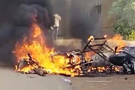 Balodabazar कलेक्टर दफ्तर में सतनामी समाज ने गाड़ियों को फूंका